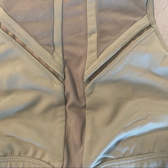 ALO Yoga Light Green sports bra - Picture 4 of 7